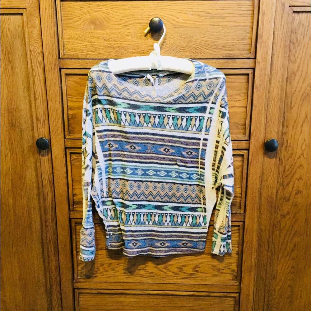 Patterned neutral colors Sweater/ Long Sleeve